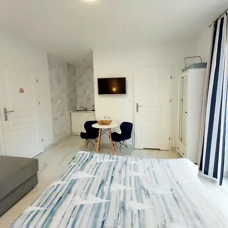 Astoria Pokoje I Apartamenty * Dźwirzyno