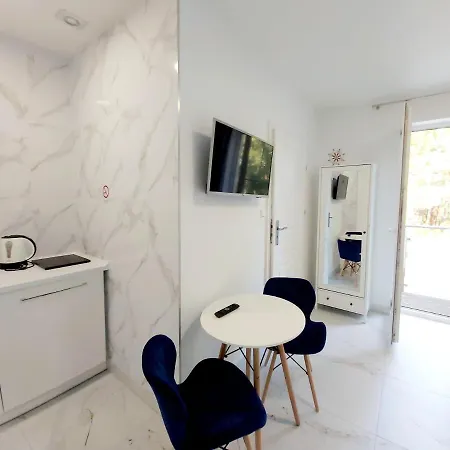 Astoria Pokoje I Apartamenty * Dźwirzyno