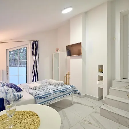 Astoria Pokoje I Apartamenty * Dźwirzyno