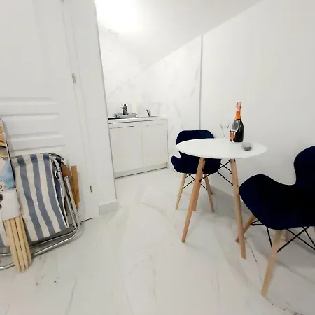 Astoria Pokoje I Apartamenty * Dźwirzyno
