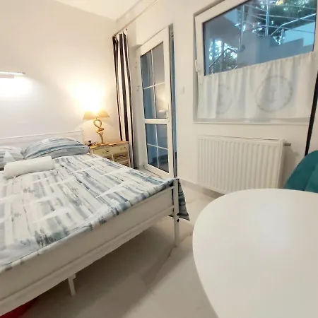 Astoria Pokoje I Apartamenty * Dźwirzyno